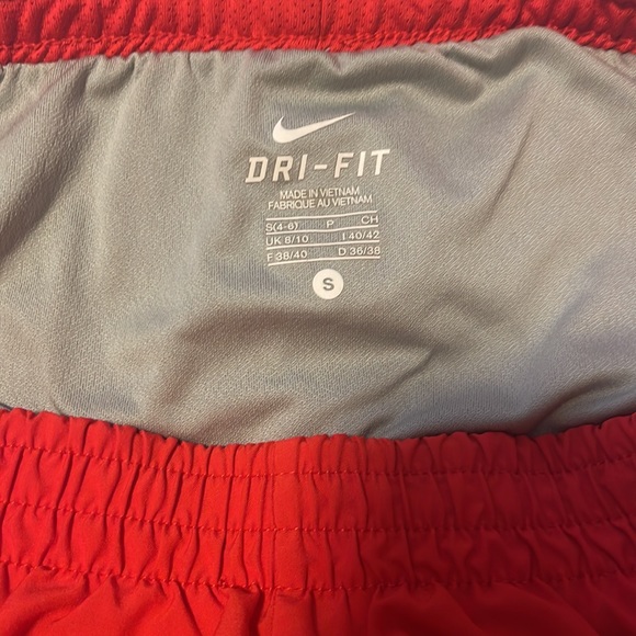 Nike shorts, lined, size small - Picture 4 of 7